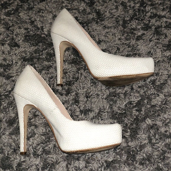 BCBG Pumps - Picture 4 of 7